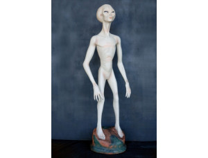 Пластиковая скульптура инопланетянин